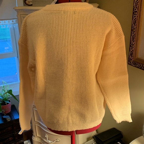 Nora Cora round neck sweater with button detail  NWT 🔴 - Picture 5 of 9